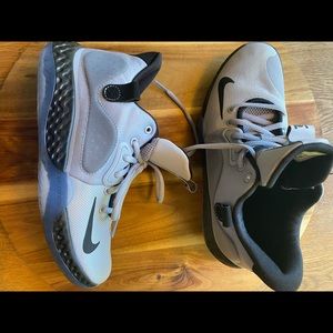 Brand new Nike KD Trey Basketball Shoes Sz 7